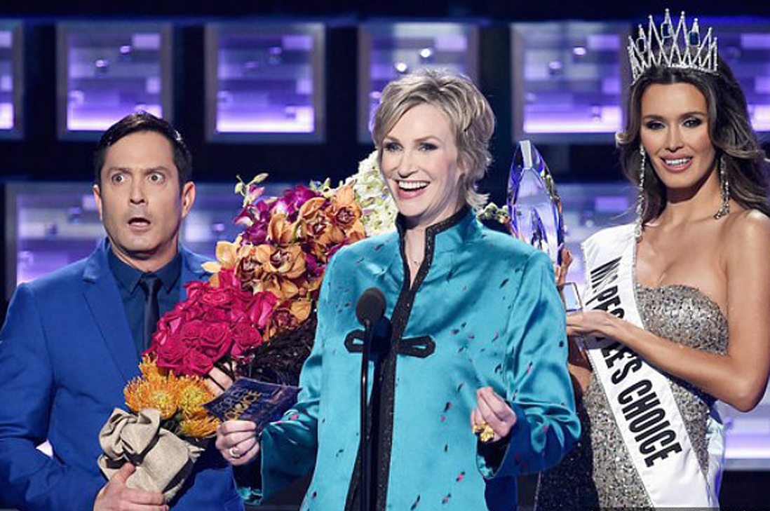 Mira aquí la parodia del final errado Miss Universo en los “People´s Choice Awards”