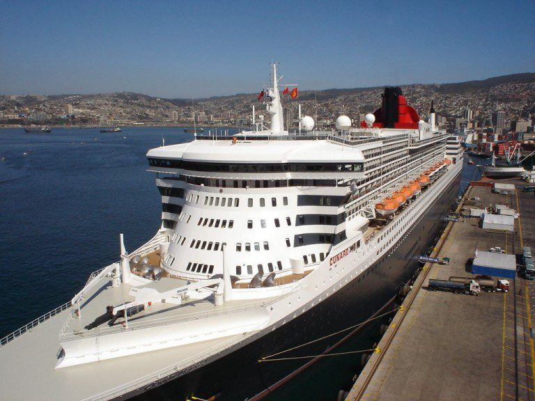 PDI inicia operativo en Queen Mary 2 por chef desaparecido