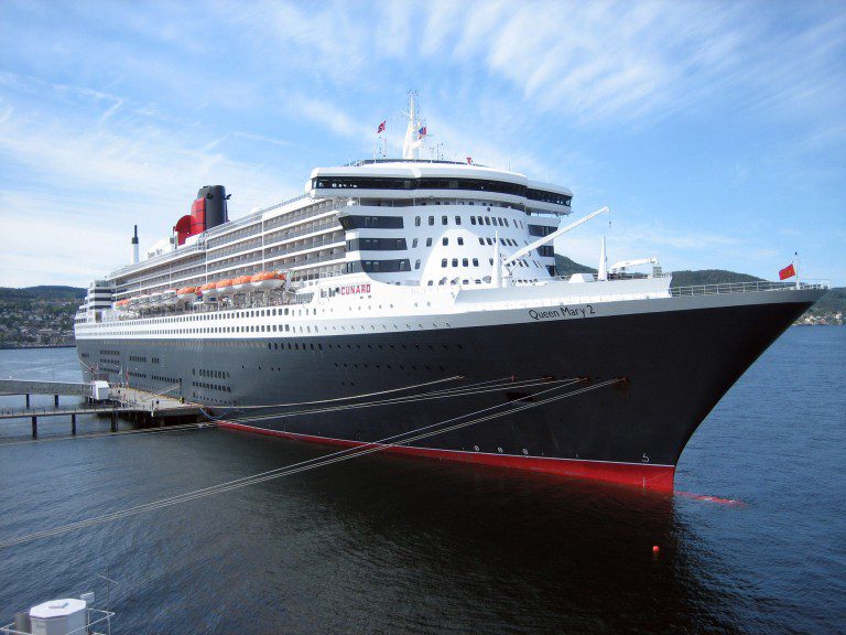 Fiscalía ordena registrar Queen Mary 2 por chef chileno que cayó al mar