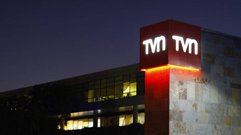 TVN en crisis y sigue pagando a rostros sueldos sobre $15 millones. Ahora le inyectarán más de US70 millones