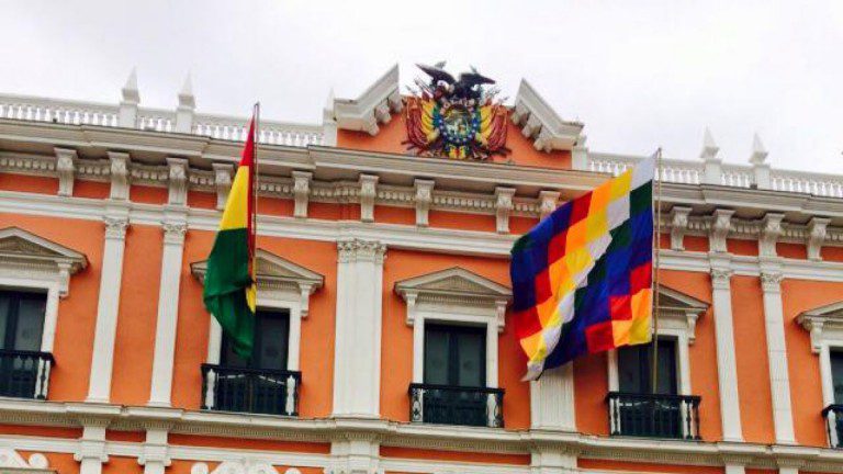 Bolivia paga multa y Evo prepara “show” para recibir a los 9 bolivianos en Palacio Quemado