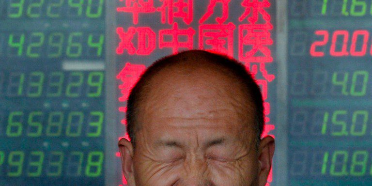 Bolsas de China caen sobre el 7%, también bajan el Petróleo y el Cobre