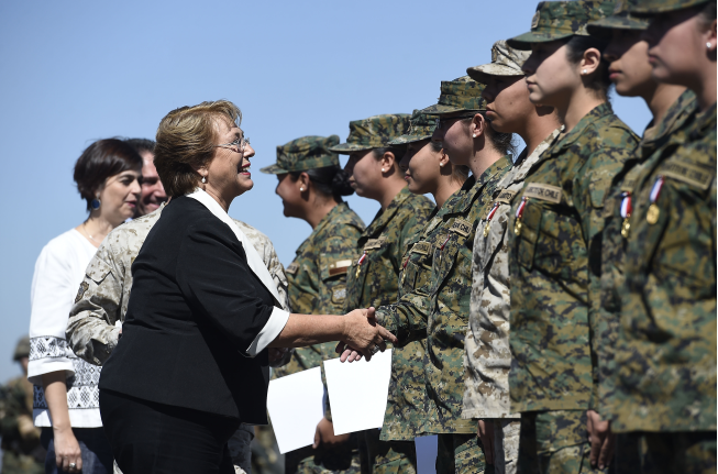 Presidenta Bachelet: “Hacer una carrera en la Defensa Nacional no es sólo amor a Chile, sino también hacer una carrera al servicio de la paz”