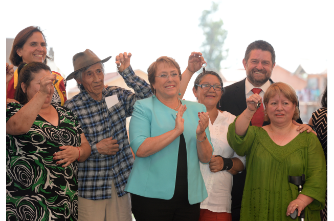 Adimark: Aprobación de Bachelet se mantiene en 27% y confianza aumentó cinco puntos