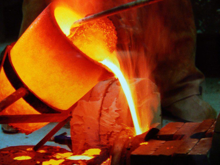 China, el principal “socio comercial de Chile”, daña el principal ingreso del país haciendo bajar el precio del cobre en más de 5%