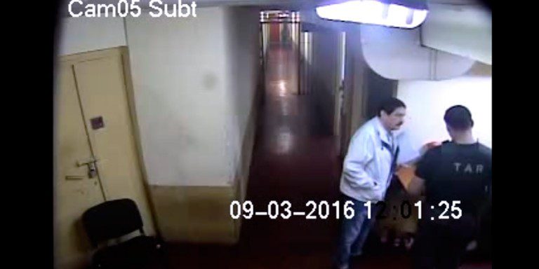 Sale a la luz video que muestra el cabezazo que recibe el ex CNI Alvaro Corbalán en la CAS