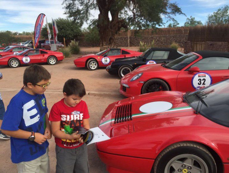 Rally de autos de lujo llega a San Pedro de Atacama