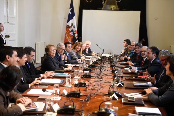 Gobierno insiste en buscar alternativas a fallo del TC, pese a que Rincón anunció veto