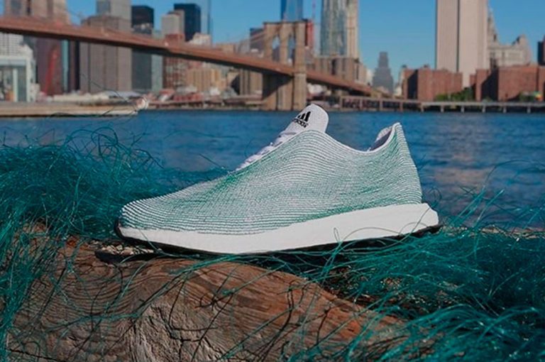 Adidas presenta zapatillas hechas con desechos marinos