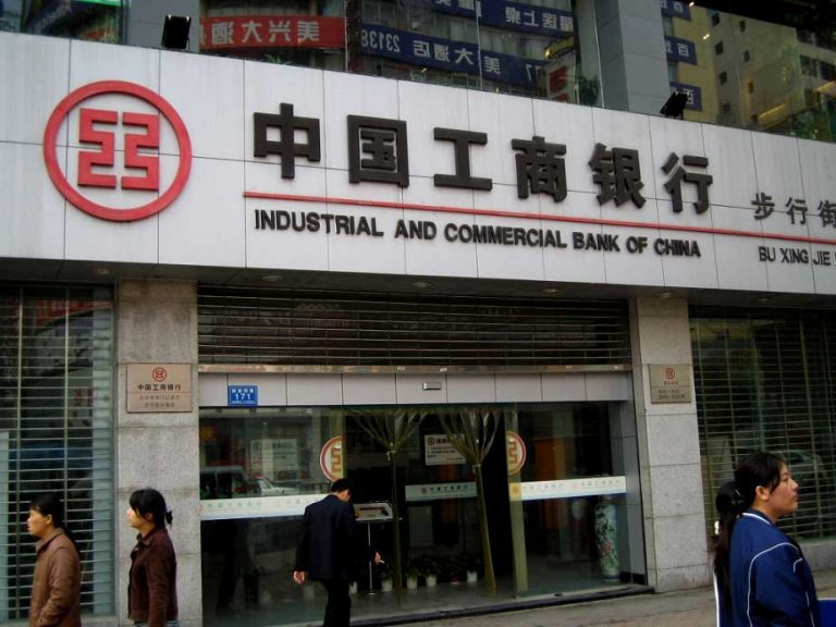 China inyecta millonarias sumas para salvar su bancos