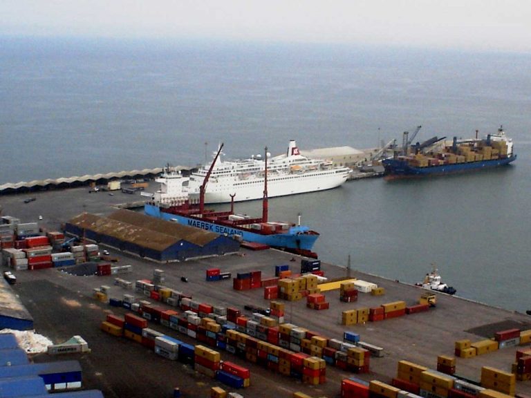 En Bolivia autoridades portuarias de Arica inician diálogo por tarifas
