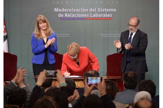 Bachelet promulga Reforma Laboral