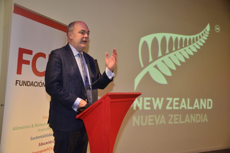 Ministro neozelandés Steven Joyce expuso en Chile sobre la relación entre ambos países