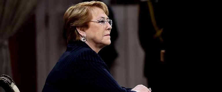 Bachelet desmiente renuncia de ministros del comité político