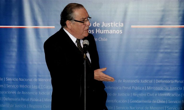 Peña y nombramiento de ministro Jaime Campos le reprocha al Gobierno la falta de prolijidad