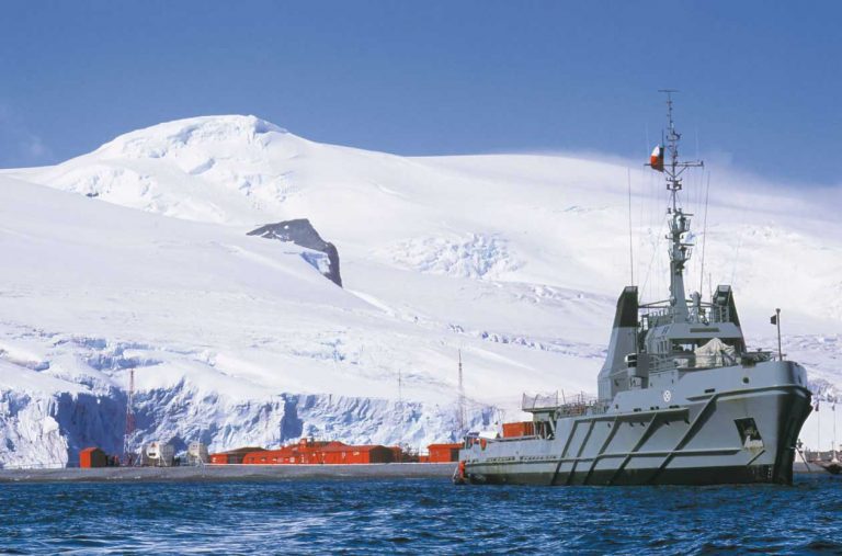 Antártica: Patrullaje conjunto de Armadas de Chile y Argentina para evitar naufragios y contaminación