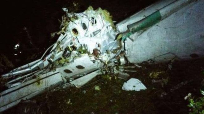 Avión del Chapecoense se estrella en Colombia: 76 muertos y 5 sobrevivientes