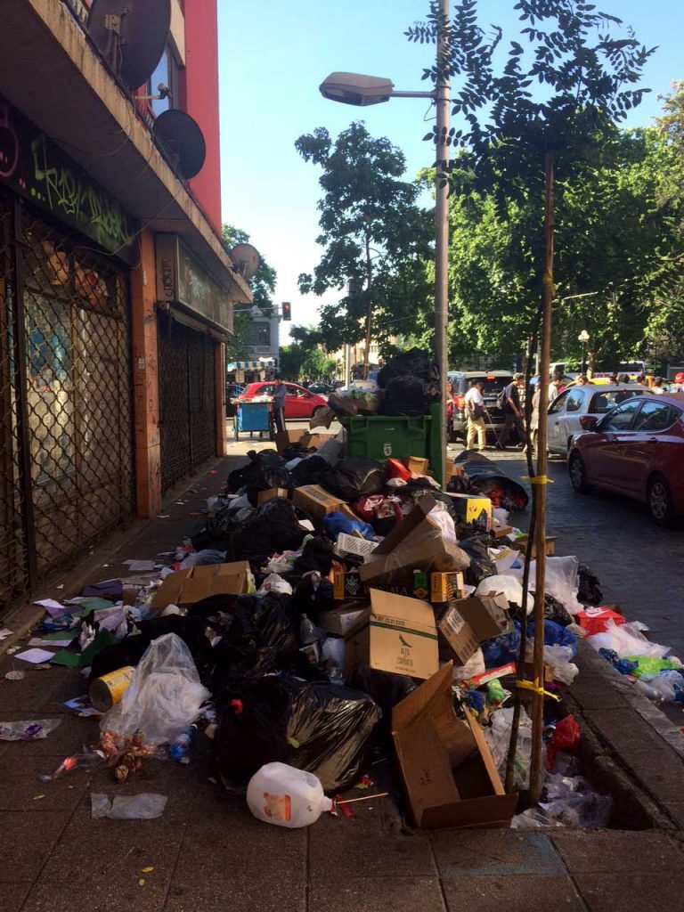 Ex seremi de Salud RM dice que Gobierno es irresponsable en crisis generada por acumulación de basura en las calles