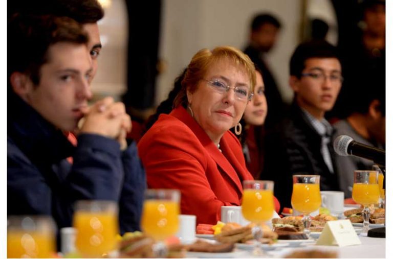 Bachelet por Terremoto en el sur asegura despliegue del Gobierno en Chiloé