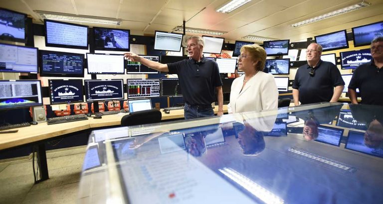 Bachelet visita barco de investigación científica que analiza la ocurrencia de terremotos y tsunamis