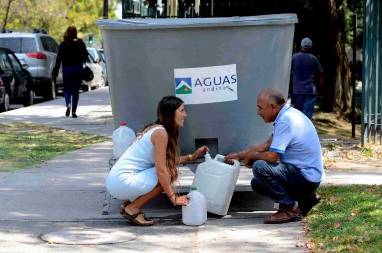 Justicia ordena a Aguas Andinas pagar a clientes por corte de agua en 2016