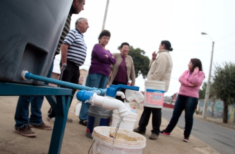 Suspenden las clases para este lunes en la Región Metropolitana por corte de agua generalizado