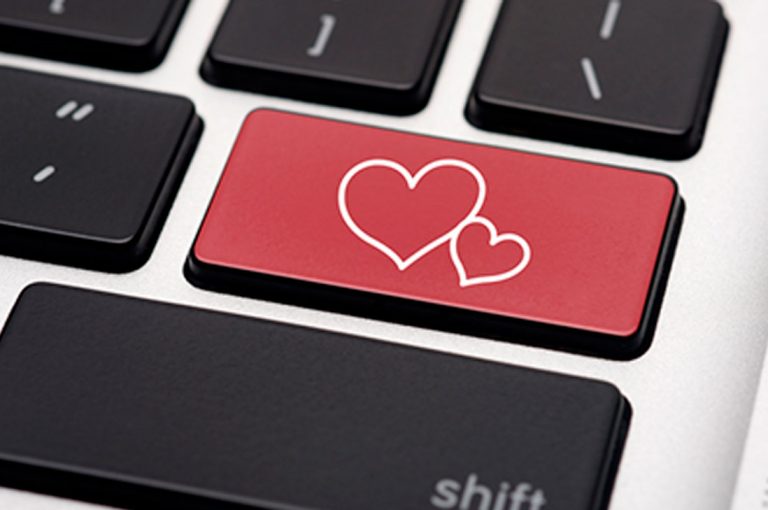 Atención cupido: los dueños de Mac son más probables a utilizar las redes sociales para buscar pareja