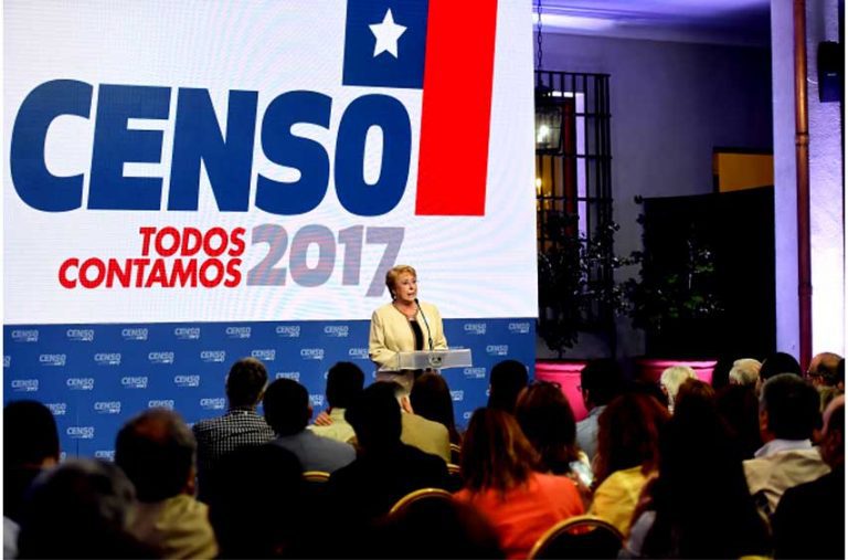 Bachelet y ministros se suman al Censo 2017 y se capacitan en La Moneda