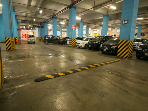 Economista afirma que demandas del Sernac no corrigen los problemas de la nueva ley de estacionamientos