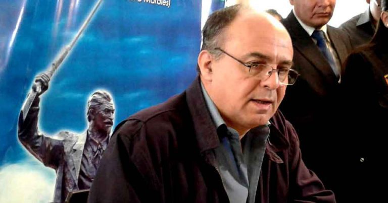 Ministro de Defensa de Bolivia furioso le responde a Muñoz: “Que le vaya a pedir disculpas a su abuela”