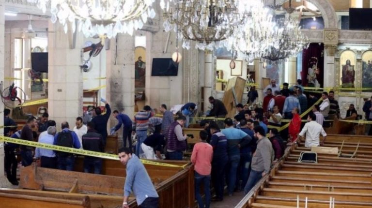 ACTUALIZADO: Doble atentado con bomba en iglesias coptas en Egipto sube a 38 muertos