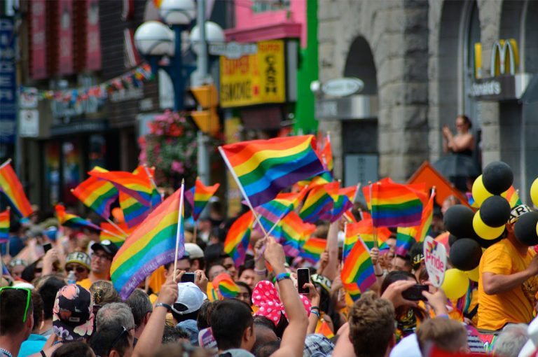 Instituciones de todo el país izarán la bandera de la diversidad sexual y de género