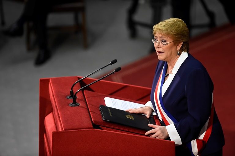 Reporte de AFP: “Bachelet pisa el acelerador de su legado de reformas”