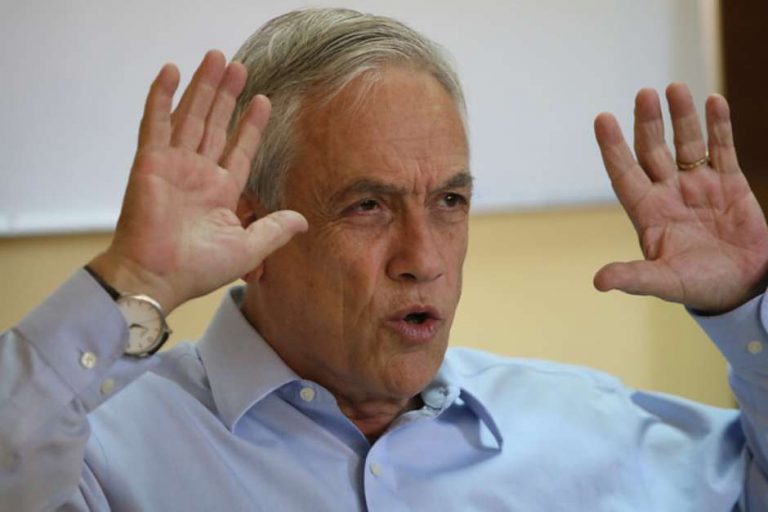 Carlos Peña le reprocha a Piñera su voltereta para la Segunda Vuelta: “A fin de obtener los votos que anhela, borró con patética prontitud todo lo que, con énfasis y con entusiasmo, sostuvo hasta ahora”