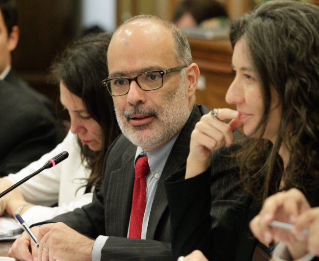 Ministro Valdés hace mea culpa por reformas: “Fuimos muy ambiciosos”