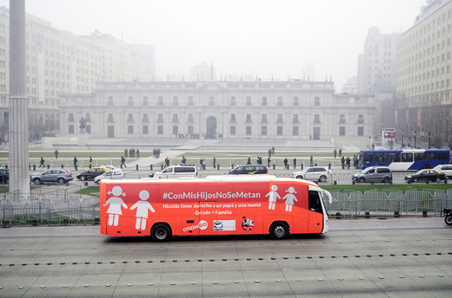 Bus de la Libertad genera incidentes durante su recorrido por Santiago