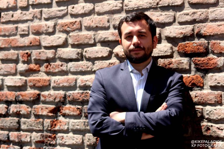 “Sumemos” suma a Óscar Rementería (vocero del Movilh) como candidato a senador por Valparaíso