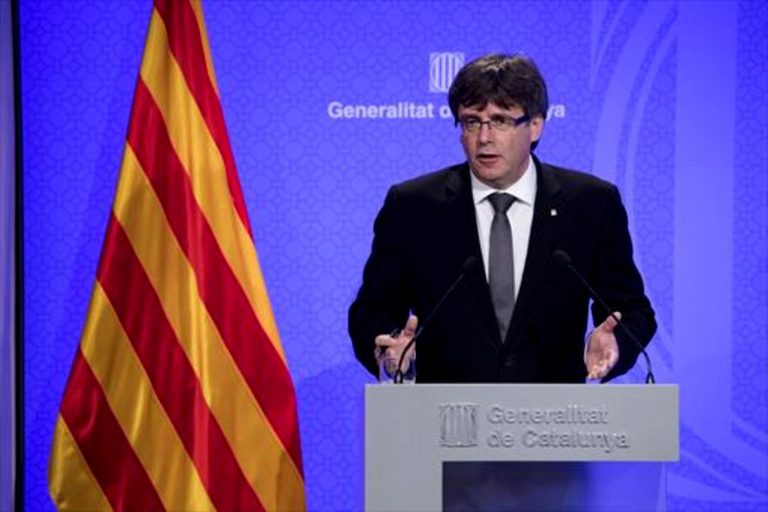 Catalunya: El Parlament convoca un pleno el martes al que acudirá Puigdemont