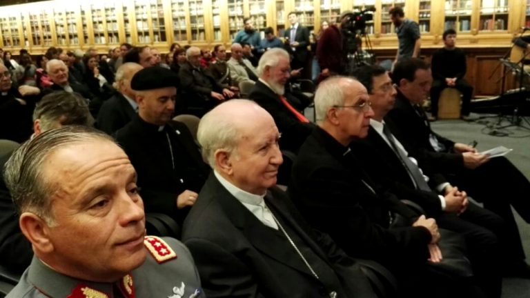 Cardenal Errázuriz miente: A pesar de negar su asistencia visitará Roma