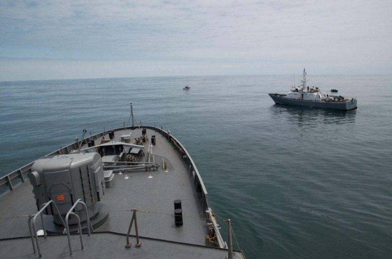 Arica: Armada captura embarcación peruana en aguas chilenas