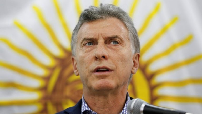 La Argentina de Macri se cae a pedazos: Renuncia ministro de Energía por aumento de 55% de la luz