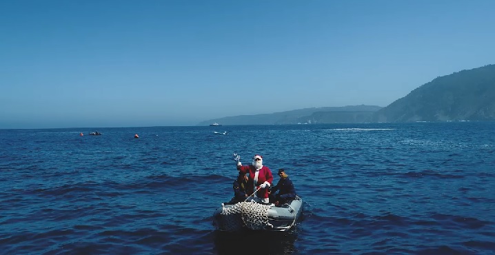 VIDEO // El “Marino Pascuero” en el saludo de Navidad de la Armada
