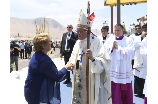 Bachelet agradeció al Papa su visita a Chile y destacó su mensaje de “unidad, fraternidad y solidaridad”