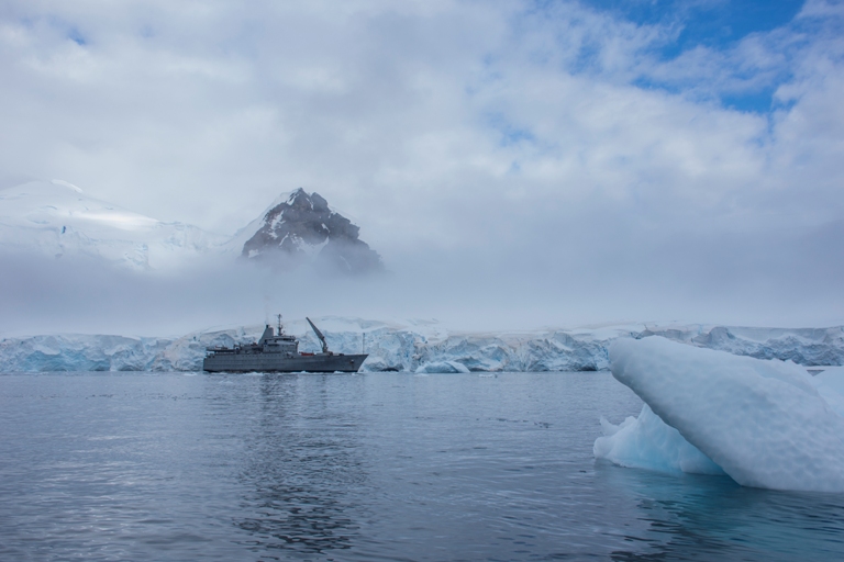 Buque “Aquiles” reaprovisionó a 11 organizaciones ubicadas en la Antártica