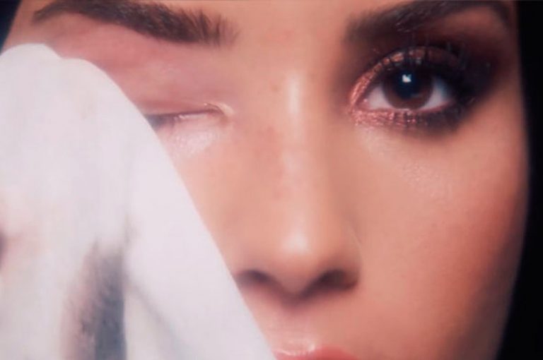 Demi Lovato se quita todo el maquillaje en un vídeo, y el resultado habla por sí mismo