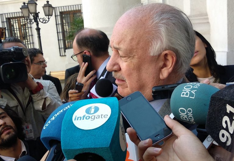 Teillier apoyó dudas por asalto a ministra de Defensa y escolta presidencial: “No tenemos antecedentes, pero nos causa sospecha la simultaneidad”