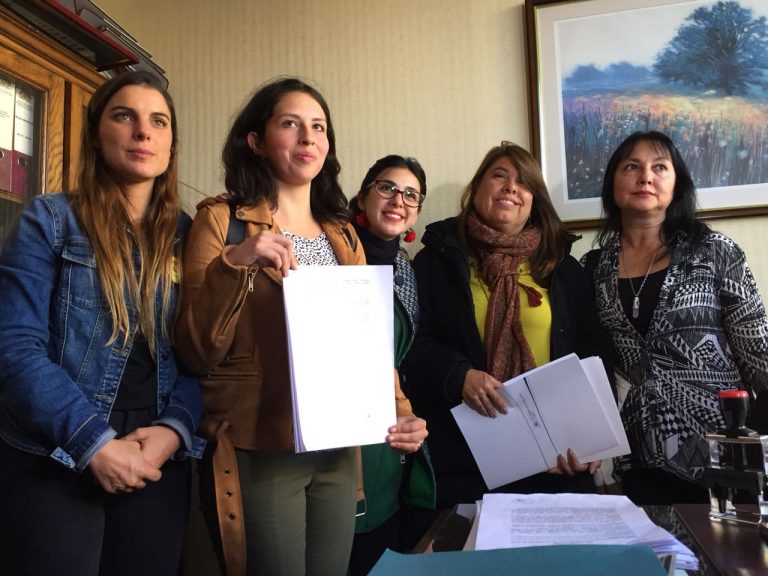 Frente Amplio presenta acusación constitucional contra ministro Santelices