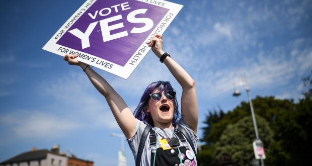 Irlanda vota a favor para liberalizar el aborto
