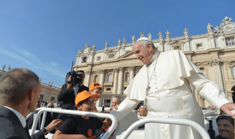 Papa se reunirá con cinco sacerdotes víctimas de Karadima