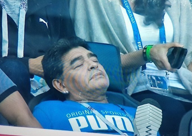 El feroz troleo a Maradona en el estadio: “Esta re duro”